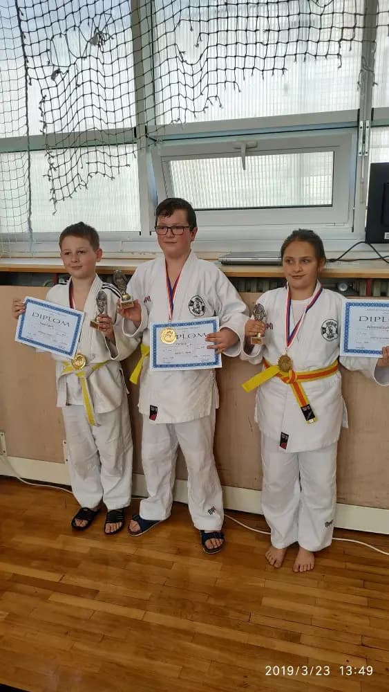 3 X "ZLATÍ"