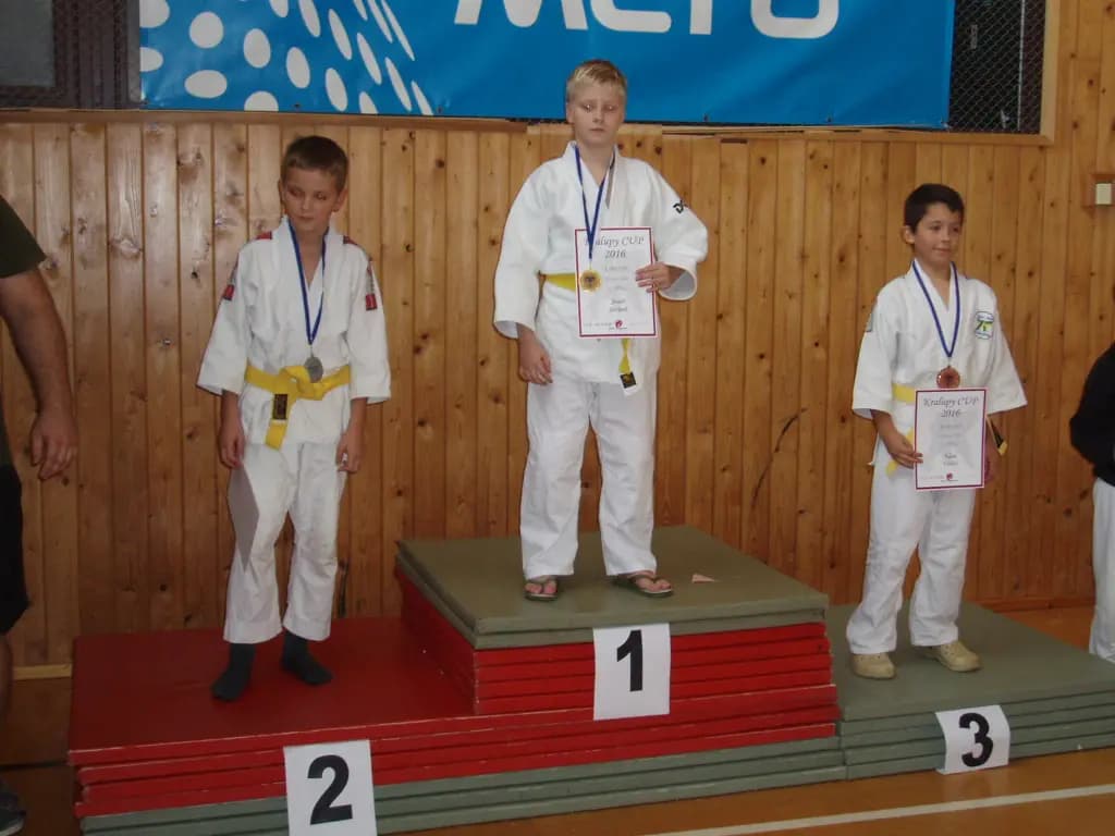 JAVŮREK JONÁŠ